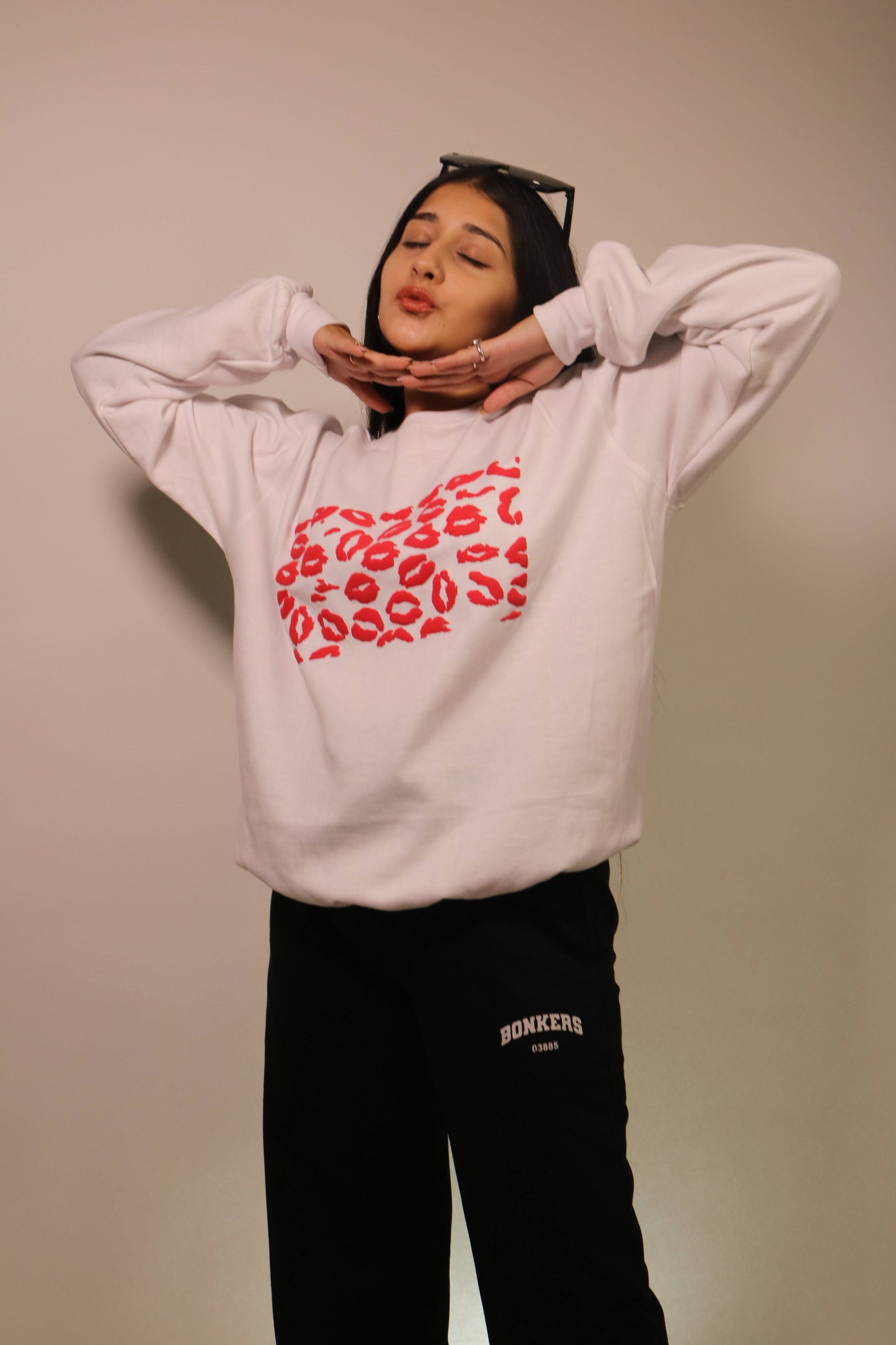 Kisses white sweatshirt