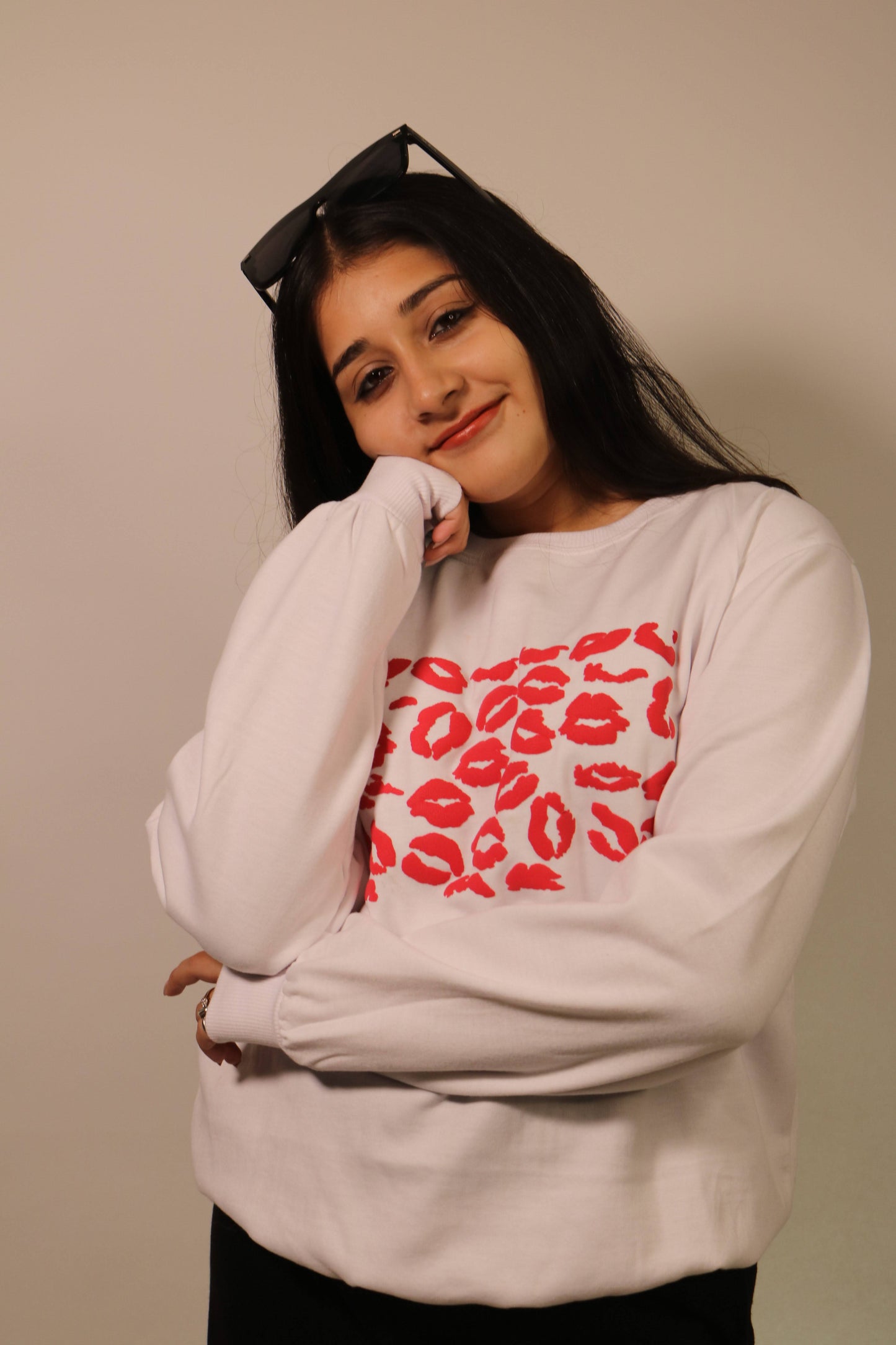 Kisses white sweatshirt