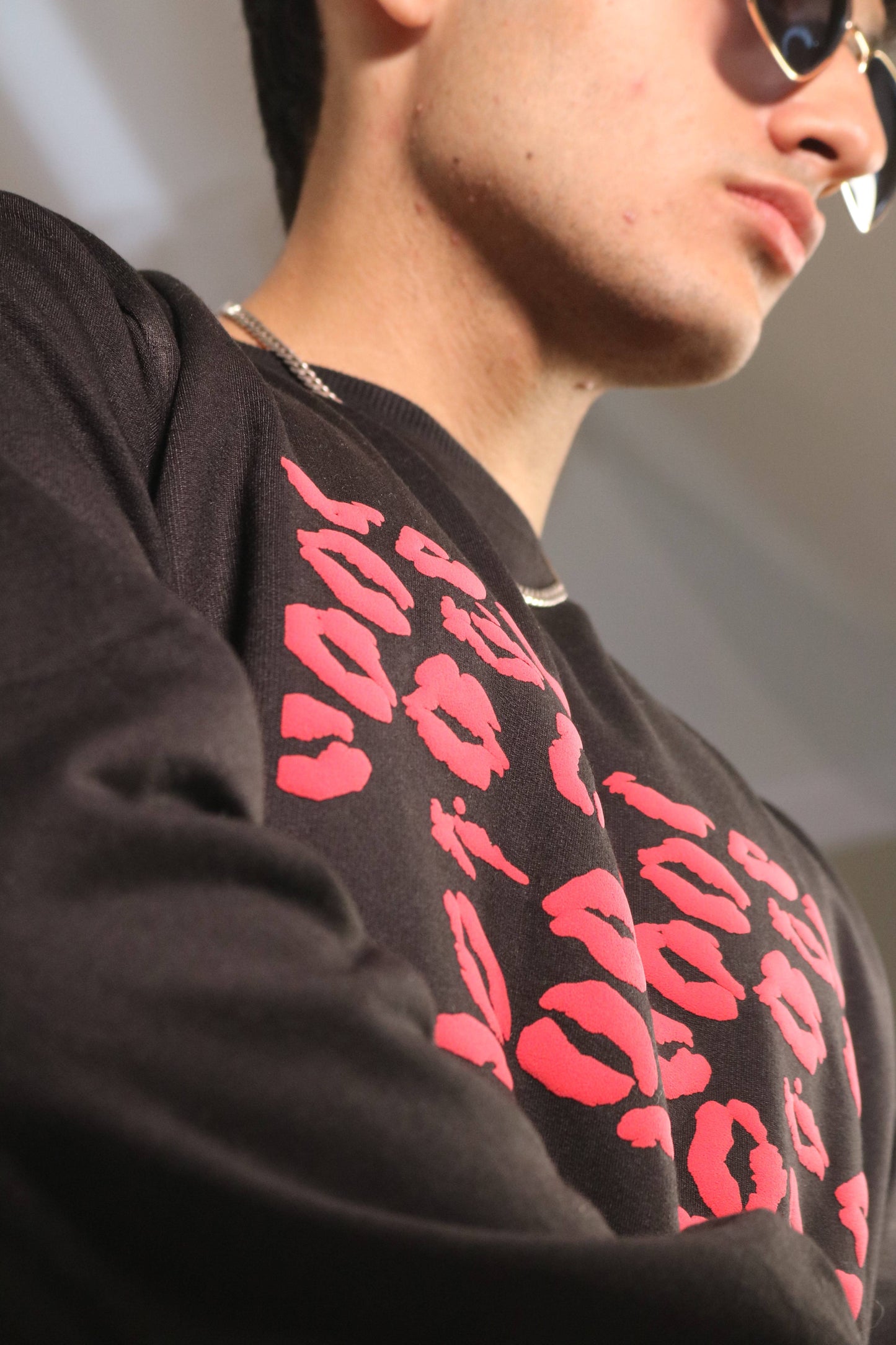 Kisses Black sweatshirt